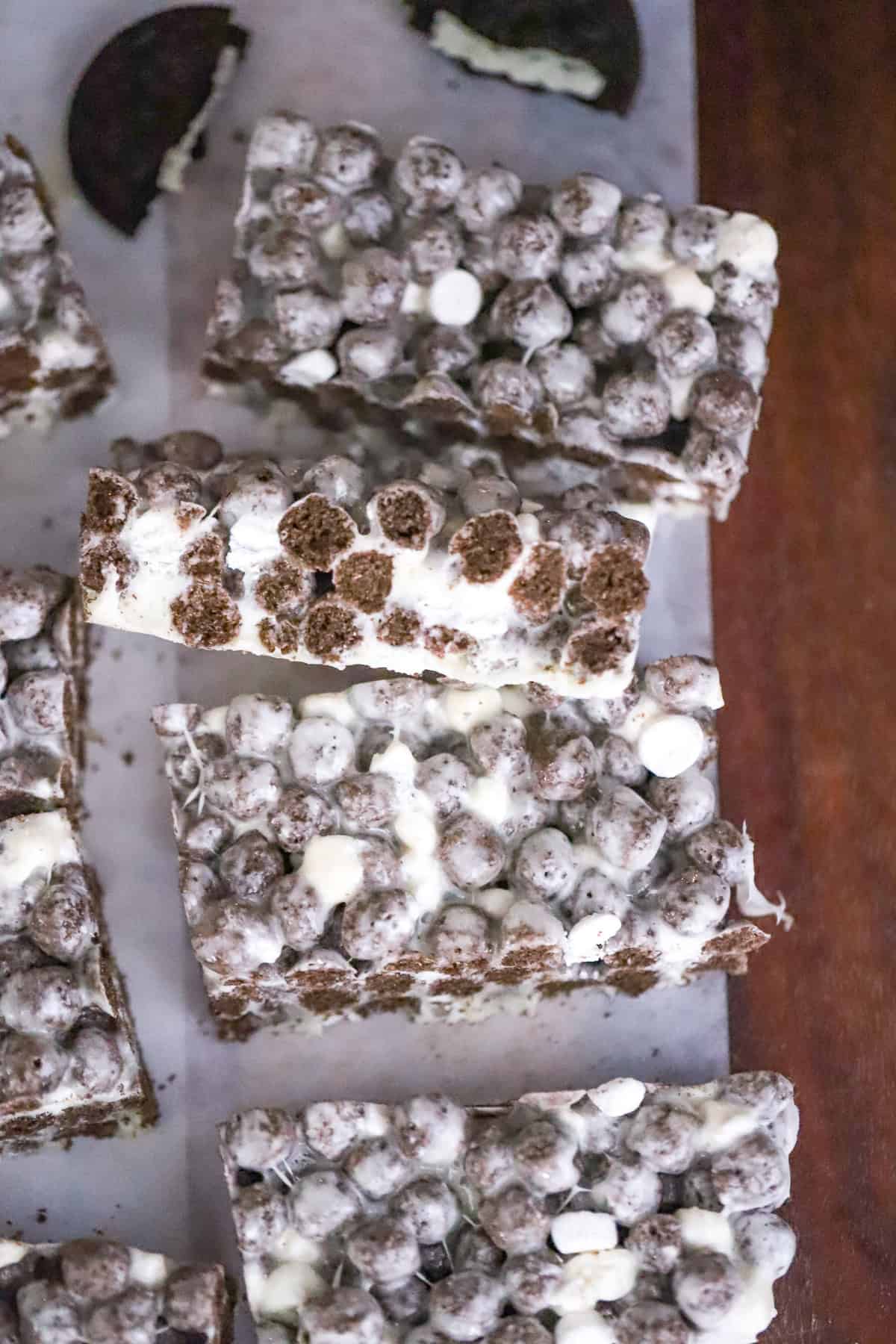 Gooey Oreo Puffs Cereal Bars