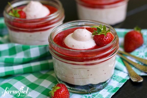 Creamy-Strawberry-Fluff-with-Fresh-Strawberry-Sauce-a-no-bake-dessert-in-jars_AFarmgirlsDabbles_AFD-2 Creamy Strawberry Fluff @ A Farm Girl Dabbles