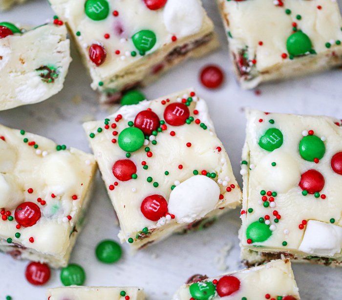 easy christmas holiday white chocolate marshmallow fudge recipe red, green mini m&ms
