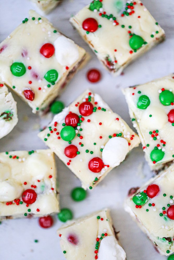 christmas holiday white chocolate marshmallow fudge recipe red, green mini m&ms