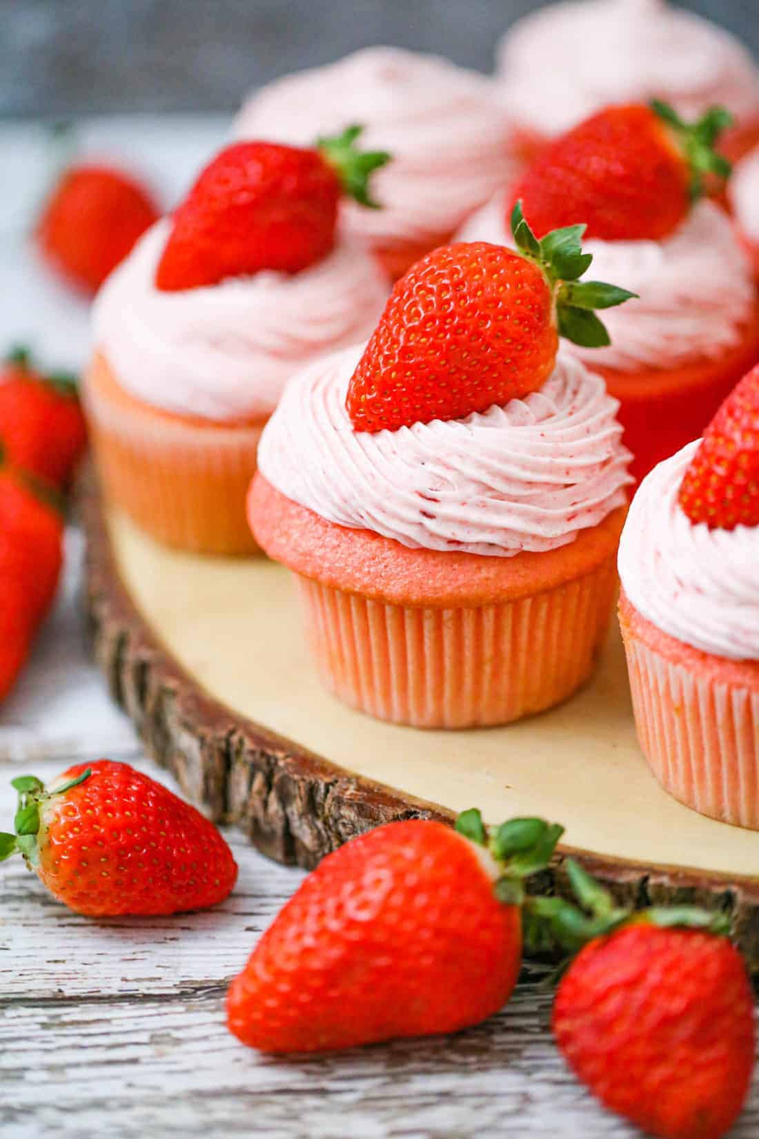 Ultimate Strawberry Cheesecake Pudding Filled Cupcakes