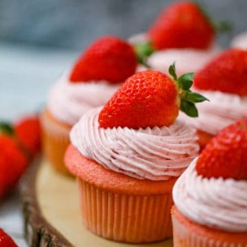 Ultimate Strawberry Cheesecake Pudding Filled Cupcakes