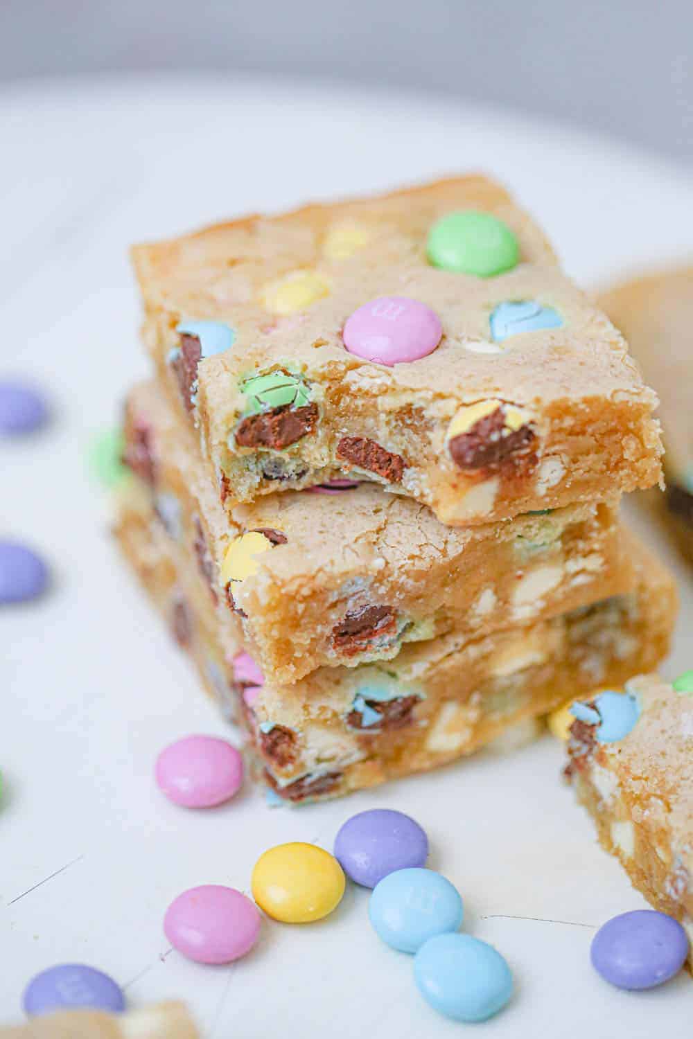 m&m blondie bar recipe / Easter M&M Chocolate Chip Blondies