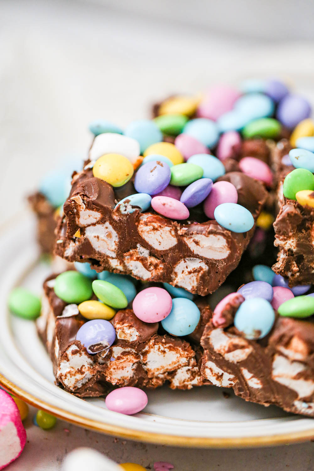 pastel M&M Marshmallow Bars