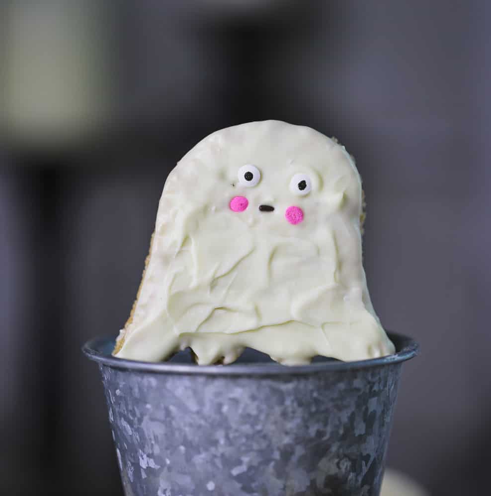 peanut butter rice krispie ghosts treats halloween no bake desserts