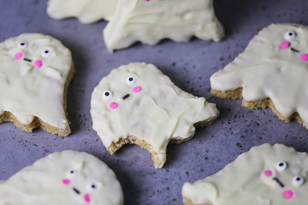 peanut butter rice krispie ghosts treats halloween no bake desserts