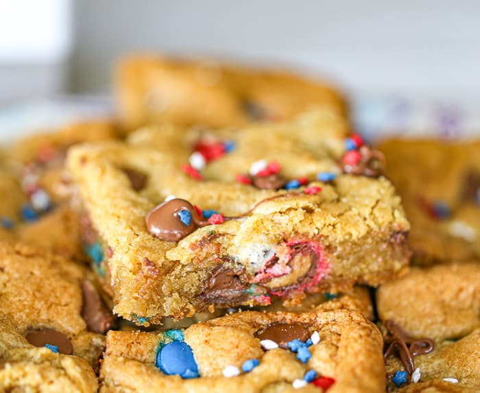 Patriotic M&M Party Cookie Bars - red white and blue desserts