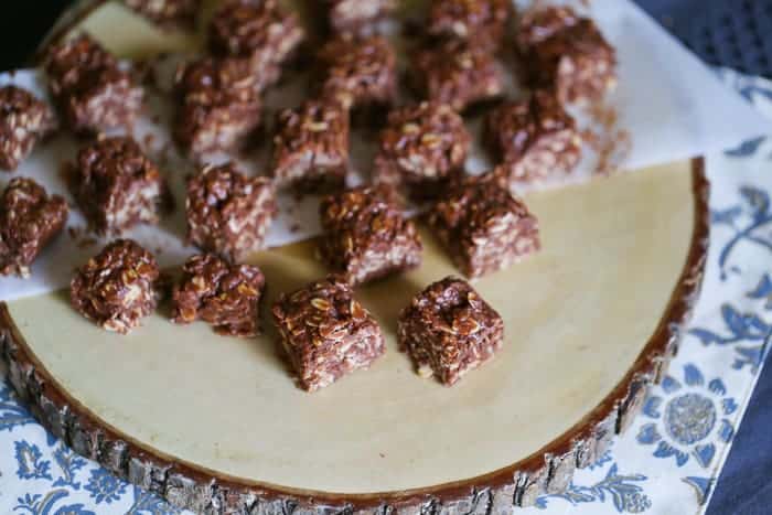 easy healthy No Bake Chocolate Oat Bites bars granola recipe