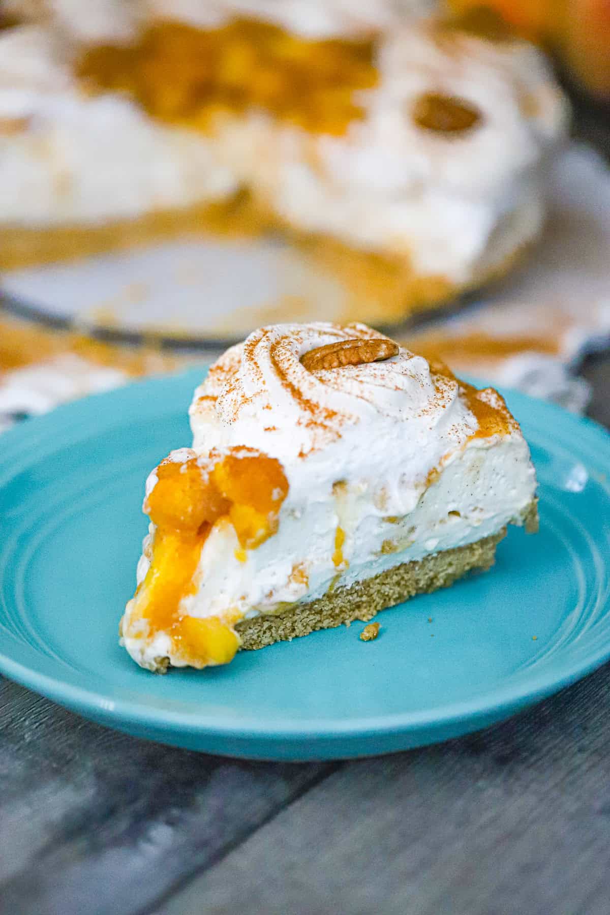 Set caramel peach cheesecake with whipped cream