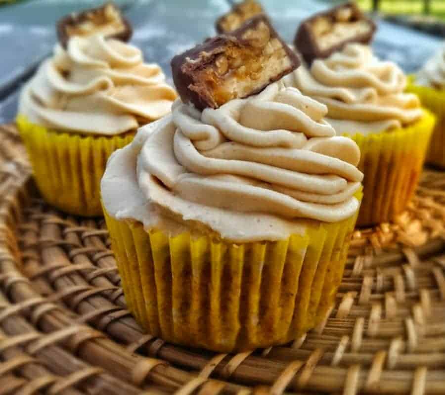 Old-Fashioned Banana Spice Cakes {Peanut Butter Buttercream Frosting}