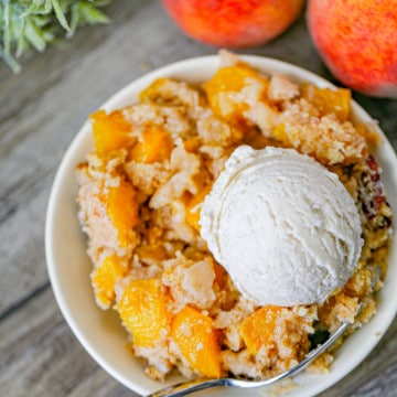 peach dump cake with ice cream
