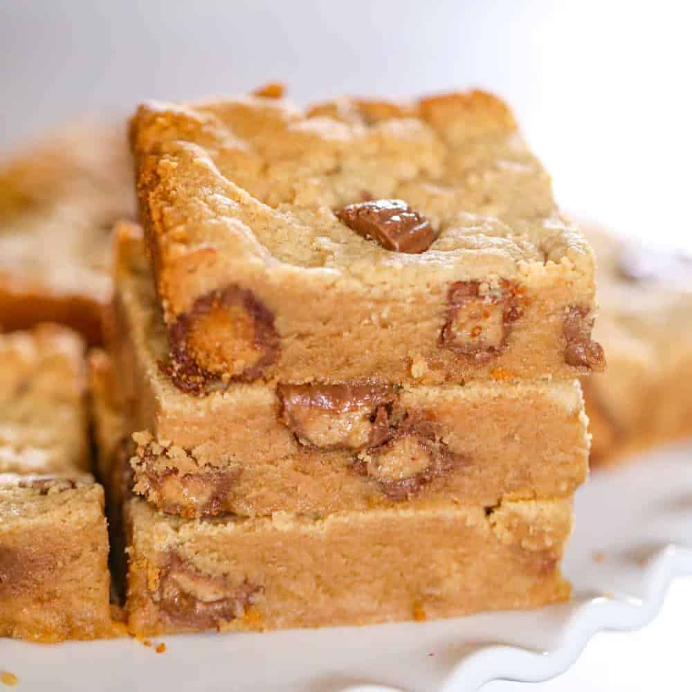 Super Easy Peanut Butter Cup Blondies