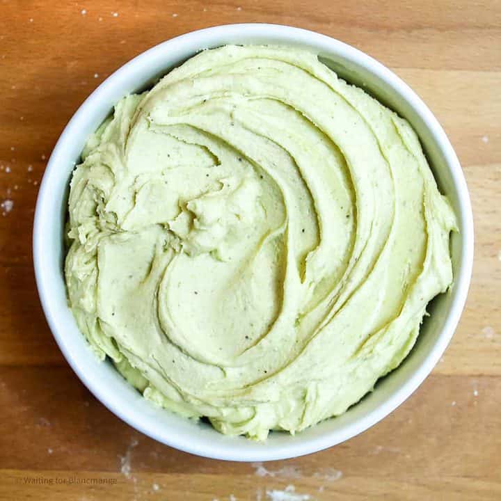 pistachio buttercream frosting