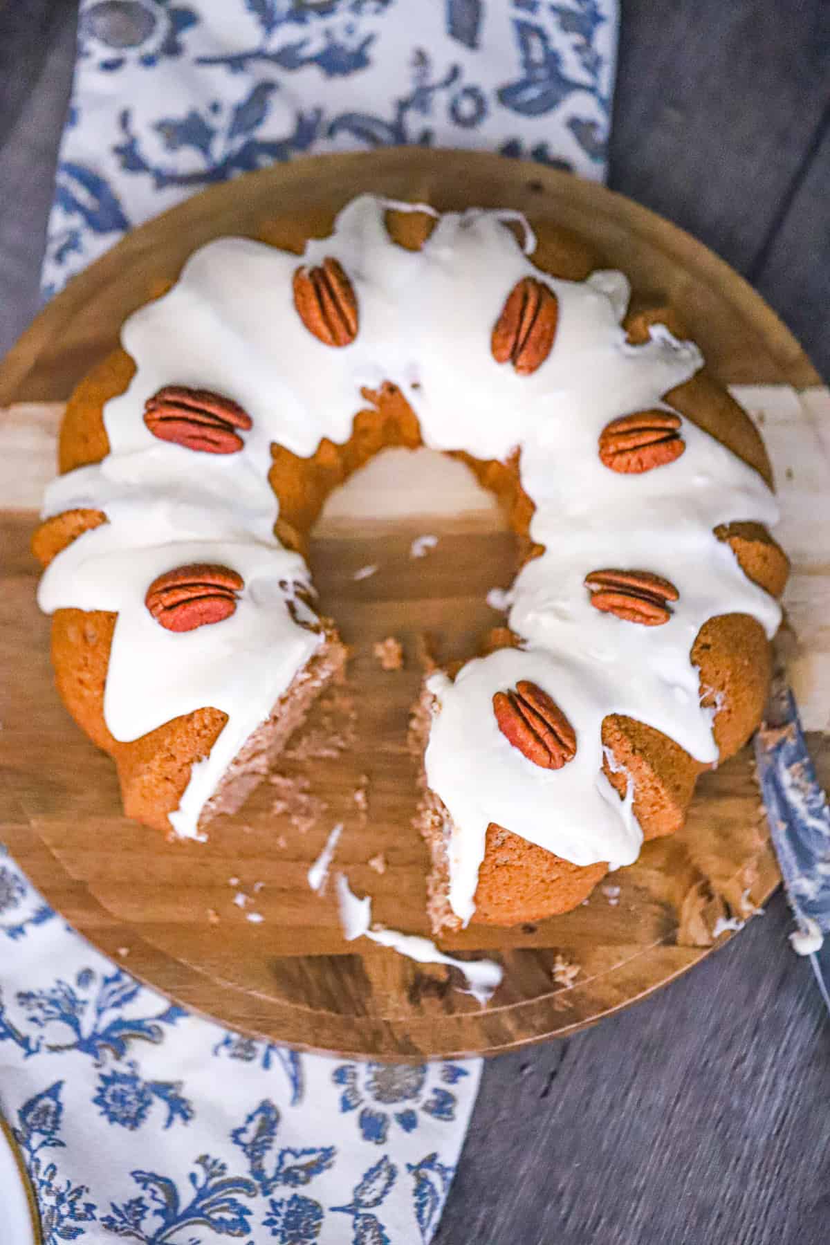 apple spice bundt cake with vanilla glaze