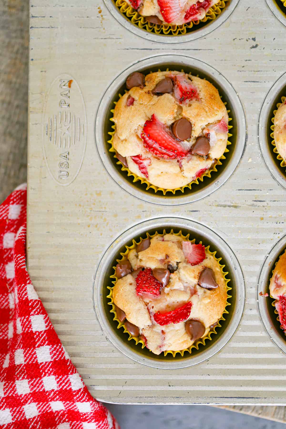 healthy strawberry chocolate muffins with greek yogurt 
